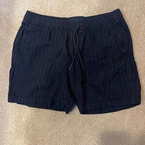Abercrombie Men 6 inch pull on shorts